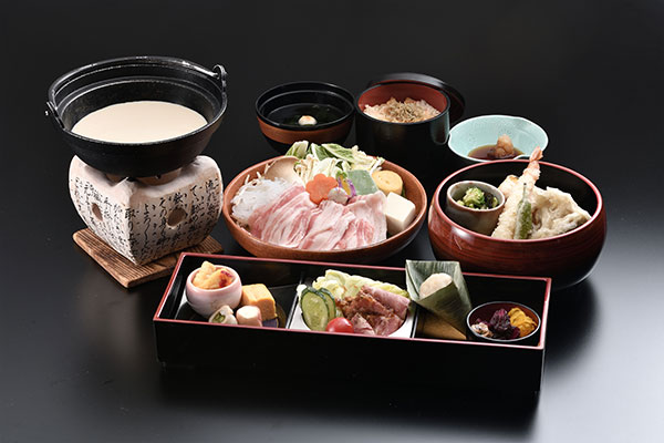 京都ぽーく　白みそ豆乳鍋膳　ふじ