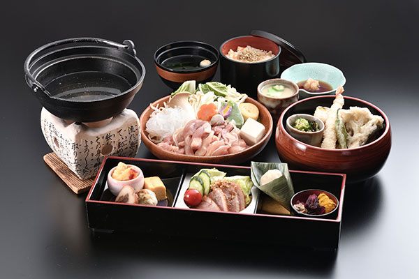 京丹波あじわい鶏　うま塩鍋膳　きく